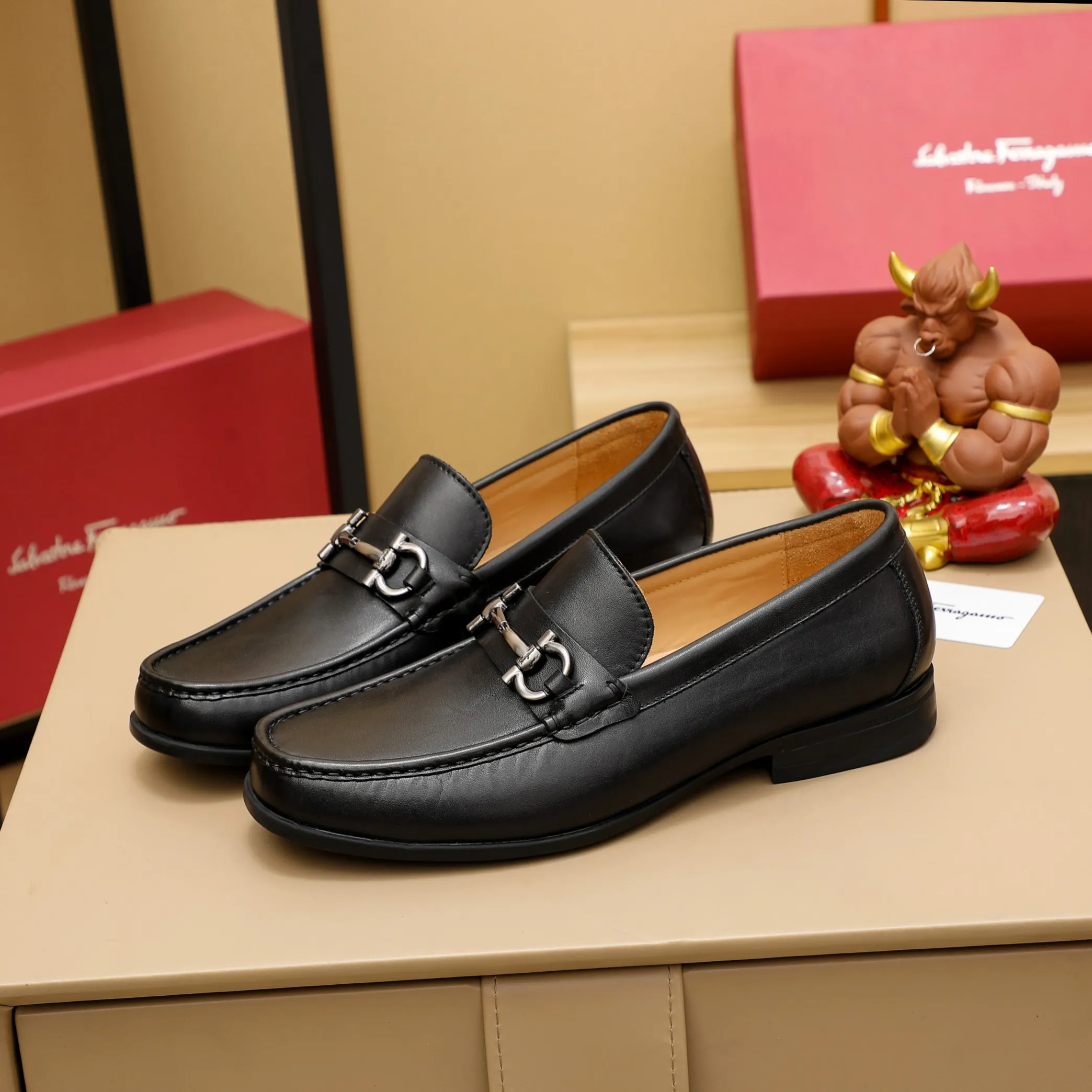 Men's clothing and shoes 💰460 🔥Ferragamo's new men's casual slip-on shoes🇨🇳Official website original 1:1 mold opening, original quality💯Fine workmanship, high-end luxury☘The upper is made of imported Italian first-layer cowhide🌴Luxury🐂leather lining🍓Rubber wear-resistant and non-slip outsole, breathable and comfortable to wear🍍The first choice for high-end men, black, size 38-45